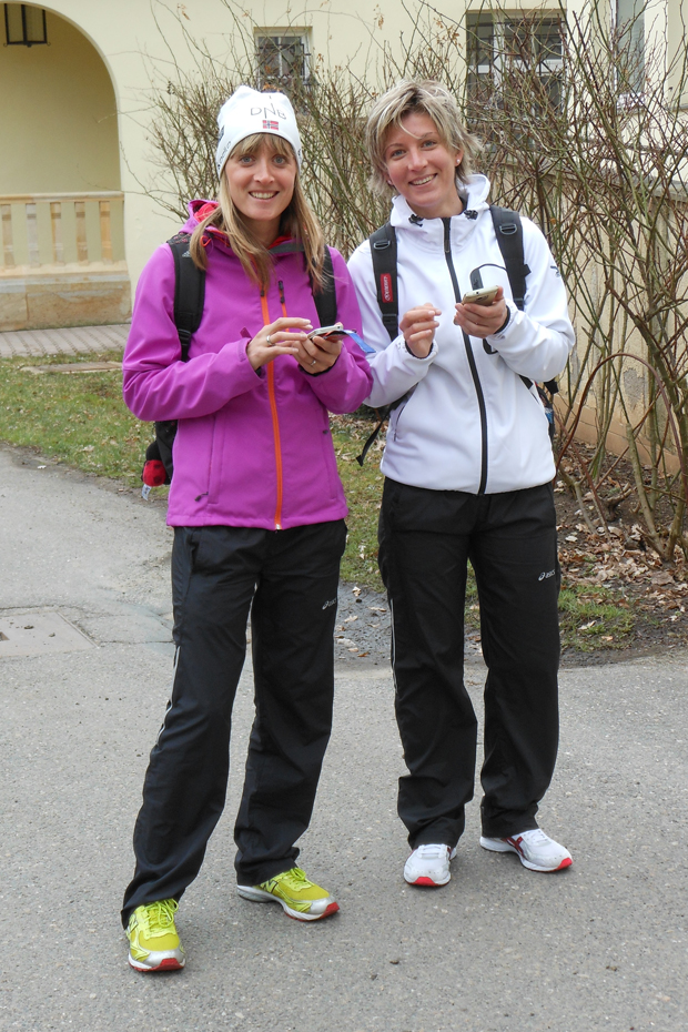 Marie et Laura Polli (de g. &agrave; dr.) &agrave; Podebrady en 2013. [Ch. Celant].