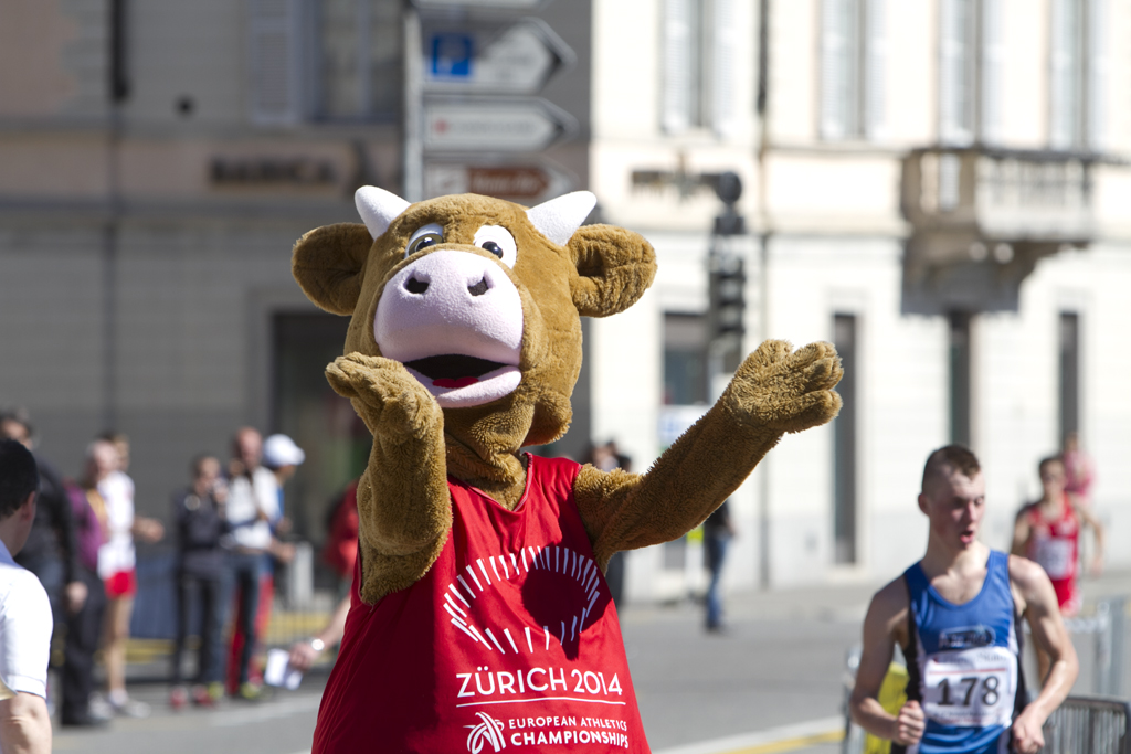 La mascotte Cooly de Zurich 2014 &eacute;tait pr&eacute;sente au Lugano Trophy le 16 mars 2014 [J.Genet]