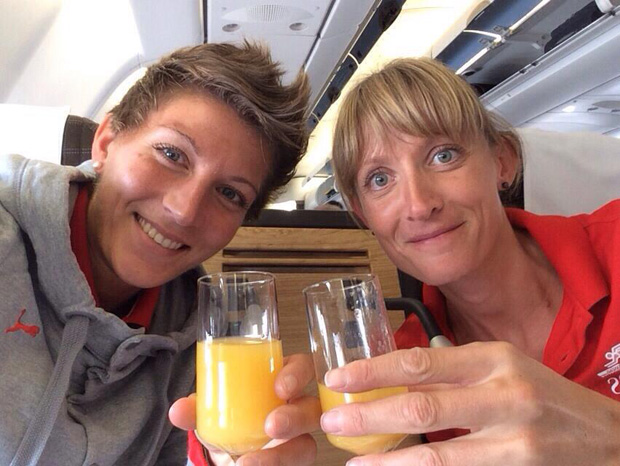 Laura et Marie Polli lors du vol pour P&eacute;kin [Swiss Athletics]
