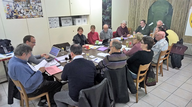 Le comit&eacute; et les clubs en assembl&eacute;e &agrave; Estavayer [J. Genet]